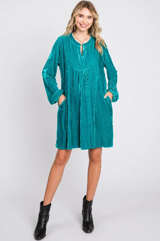 Mini Dresses with trendy prints-Emerald V-Neck Velvet Dress