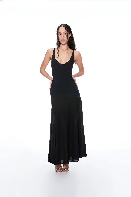 Maxi dresses for beachside family gatherings -RITMO DI PERLA BLACK RUCHED MAXI DRESS