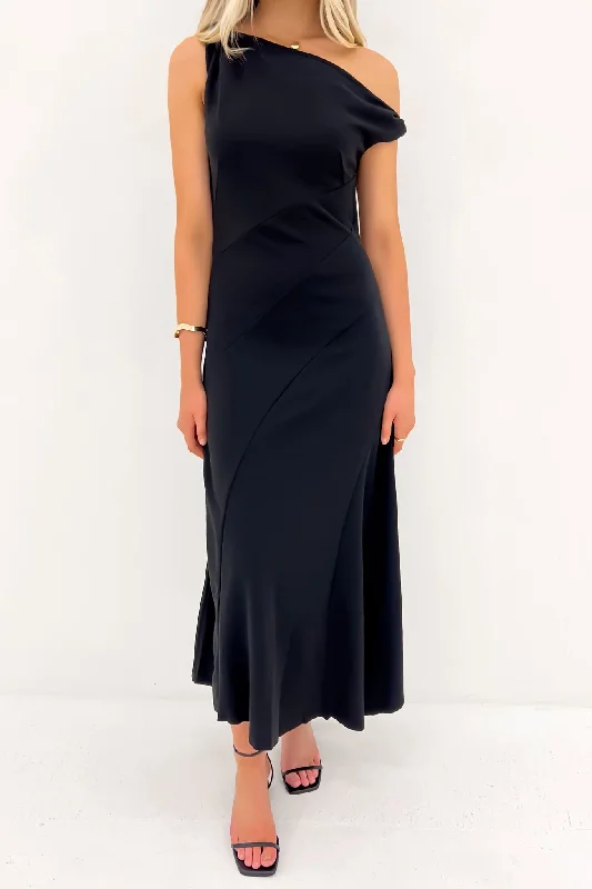 Maxi dresses for a beachside family reunion -Malone Maxi Dress Black